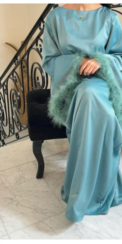 Robe Abaya a Plumes Satiné a Ceinture Celine